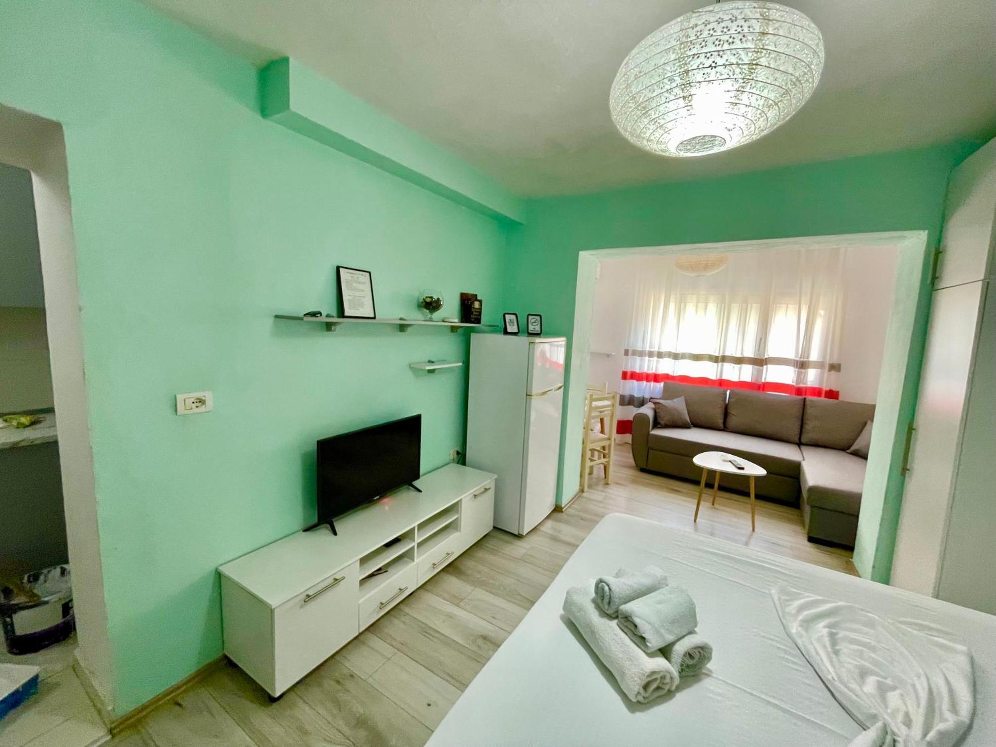 Superb Studio Apartment Near To The City Center Tirana Exterior photo